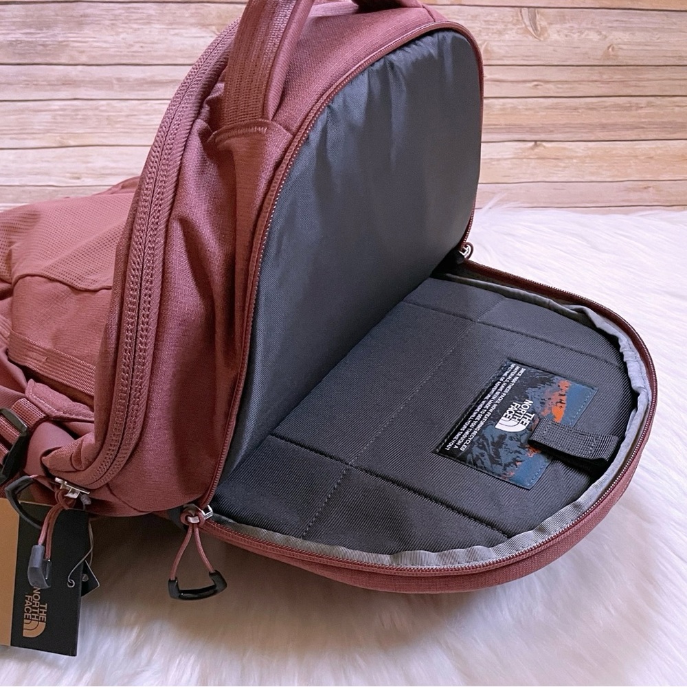 The North Face Women’s Recon 30 Liter Backpack - Picture 9 of 10